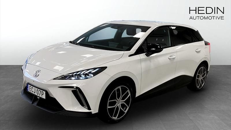Vit (white) Begagnad 2023 MG MG4 EV Luxury Halvkombi | 429 990 kr - Bild 1/4