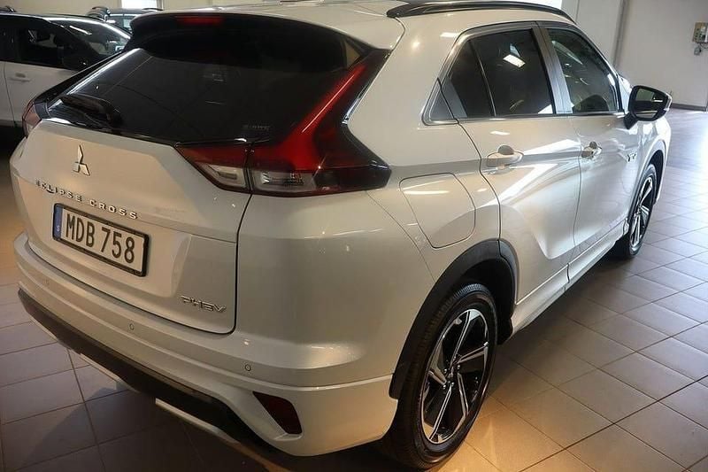 Begagnad Mitsubishi Eclipse Cross Instyle 188 HK (138 kW) 2023 Vit SUV