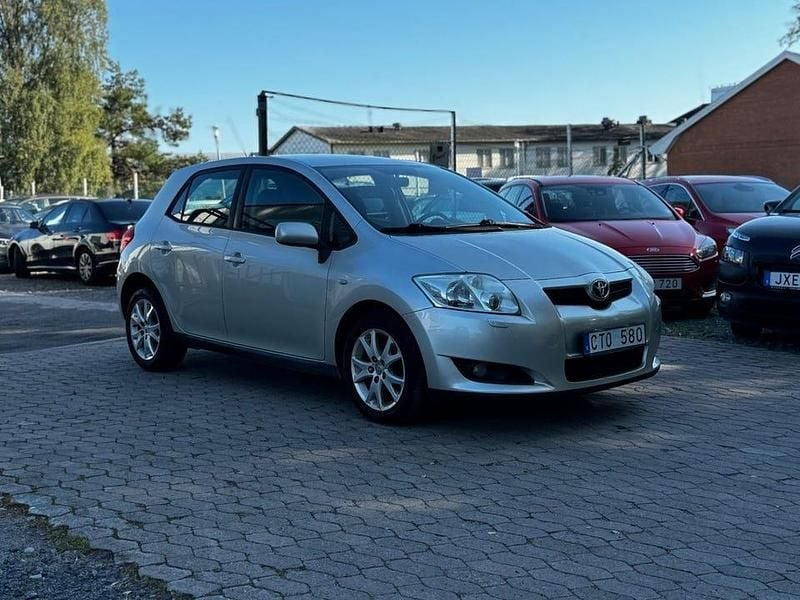 Silver Begagnad 2008 Toyota Auris Halvkombi | 35 900 kr (Marknadspris) - Bild 1/4