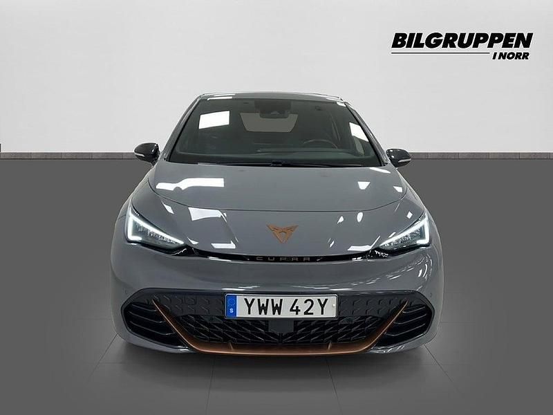 Begagnad Cupra Born e-Boost 169 kW (231 HK) 2023 Grå Halvkombi
