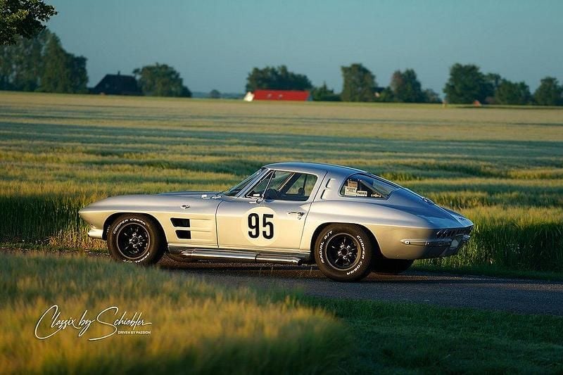 Begagnad Chevrolet Corvette Stingray 447 HK (328 kW) 1963 Silver Sportkupé