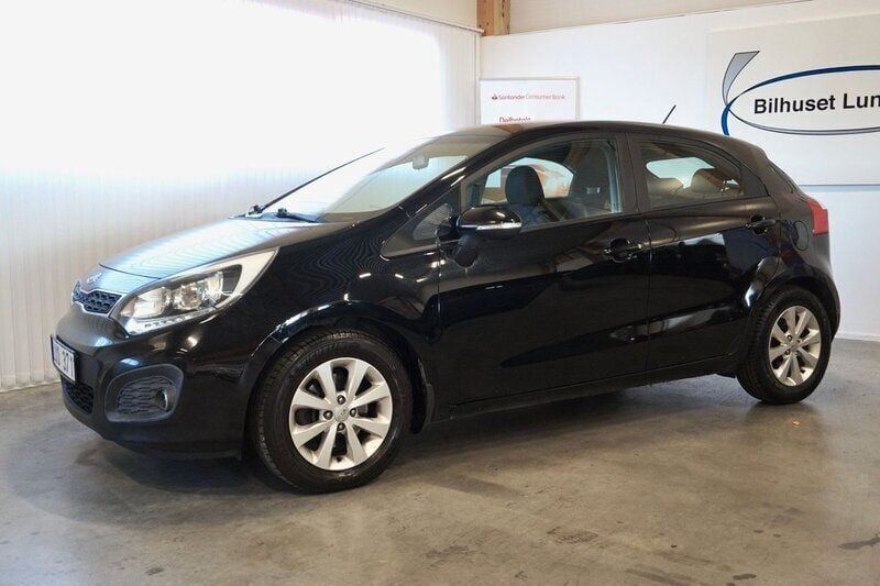 Svart Begagnad 2011 Kia Rio Halvkombi | 69 000 kr (Dyr) - Bild 1/4