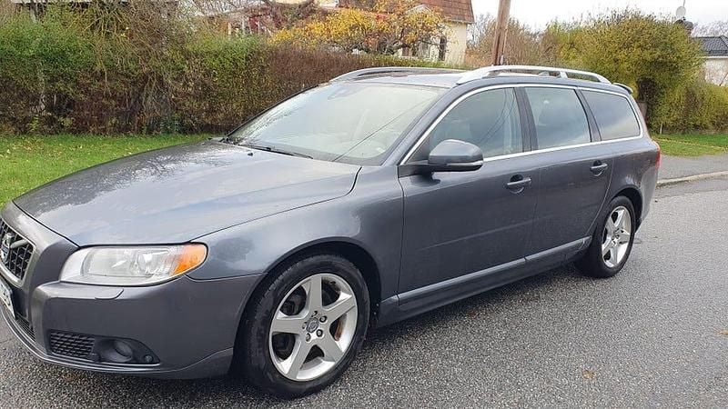 Titanium gray metallic Begagnad 2012 Volvo V70 Summum Kombi | 43 500 kr (Superpris) - Bild 1/4