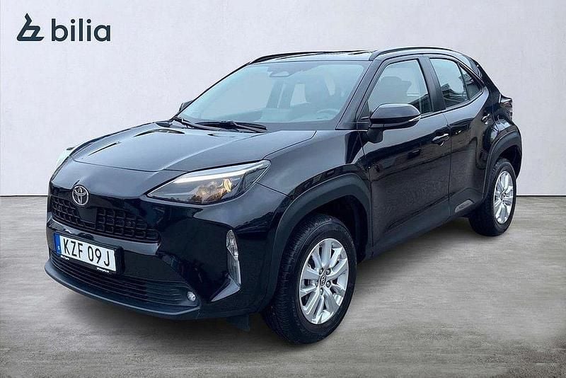 Svart Begagnad 2024 Toyota Yaris Cross Active SUV | 269 800 kr (Bra pris) - Bild 1/3
