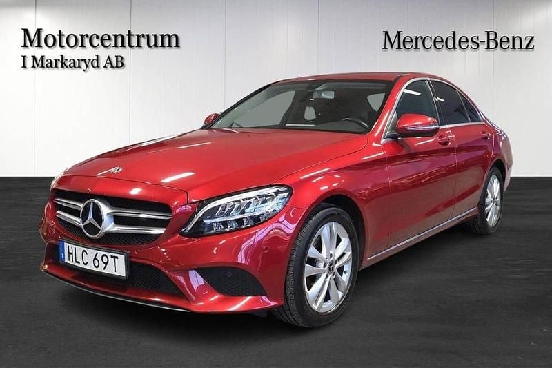Röd Begagnad 2019 Mercedes C200 Avantgarde Sedan | 249 000 kr (Marknadspris) - Bild 1/4
