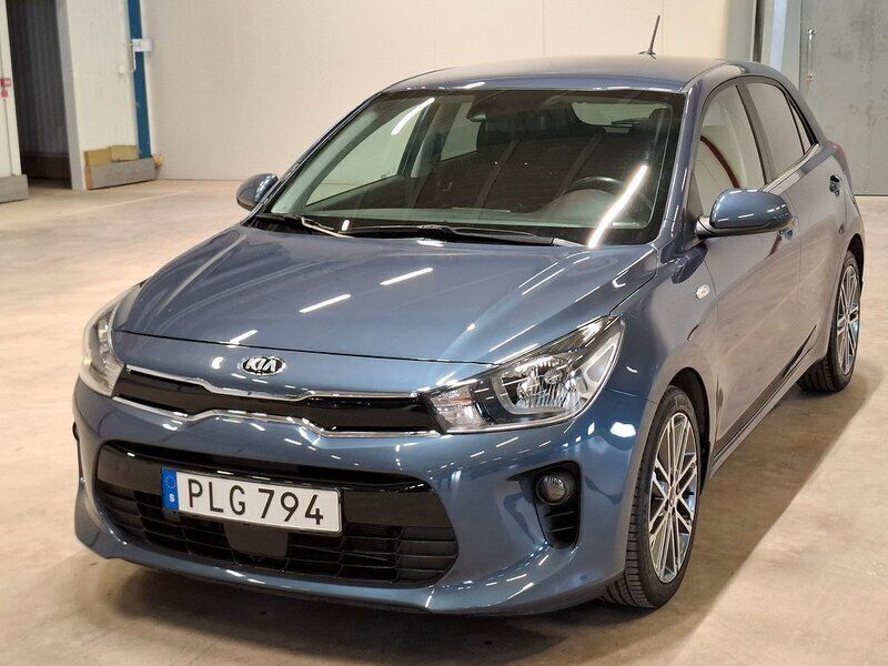 Blå Begagnad 2017 Kia Rio Launch Edition Halvkombi | 159 900 kr (Marknadspris) - Bild 1/4