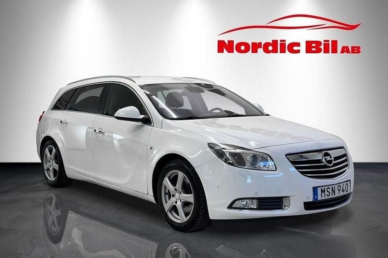 Vit Begagnad 2012 Opel Insignia Cosmo Kombi | 49 900 kr (Marknadspris) - Bild 1/4