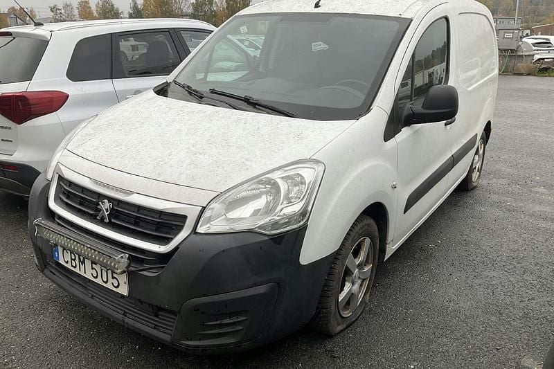 Vit Begagnad 2016 Peugeot Partner Minibuss | 49 000 kr (Bra pris) - Bild 1/3
