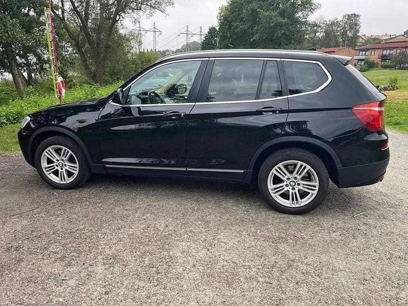 Svart Begagnad 2013 BMW X3 SUV | 104 900 kr (Marknadspris) - Bild 1/4
