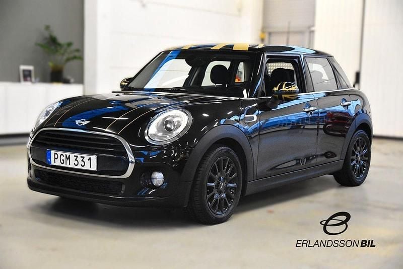 Svart Begagnad 2017 Mini Cooper Pepper Halvkombi | 139 900 kr (Marknadspris) - Bild 1/4