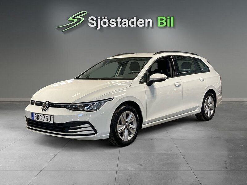 Vit Begagnad 2022 VW Golf VIII Kombi | 264 900 kr (Marknadspris) - Bild 1/4