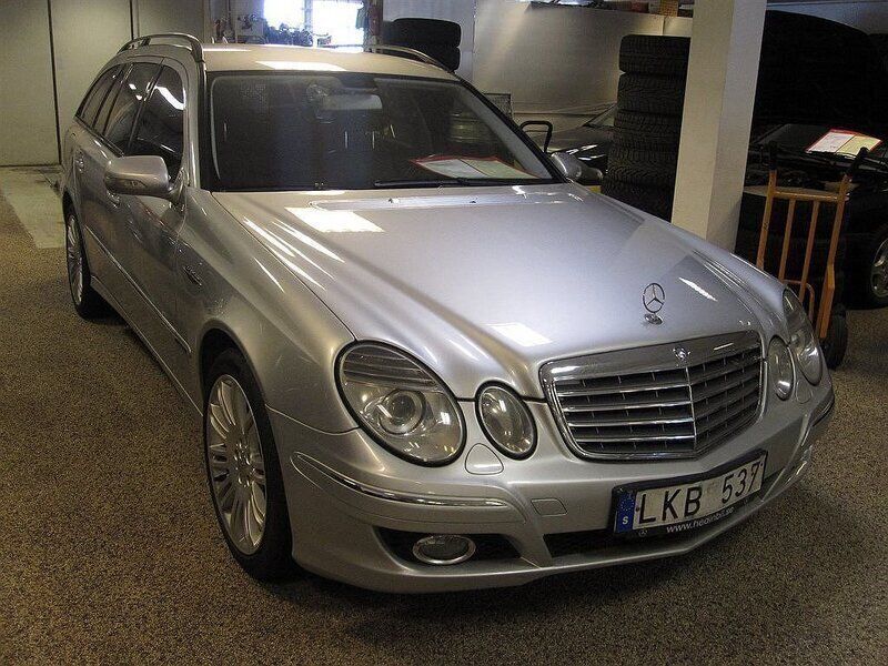 Begagnad Mercedes E280 Elegance 191 HK (140 kW) 2006 Vit Kombi