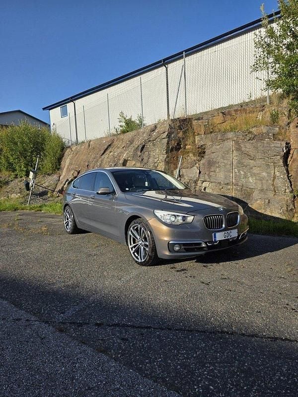 Brun Begagnad 2014 BMW 530 Gran Turismo Luxury Line Halvkombi | 160 000 kr - Bild 1/4