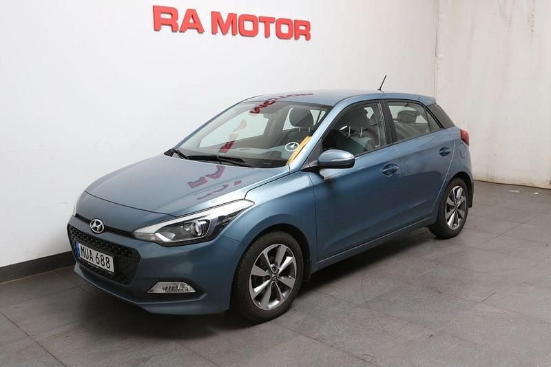 Blå Begagnad 2015 Hyundai i20 Premium Halvkombi | 99 900 kr (Marknadspris) - Bild 1/3