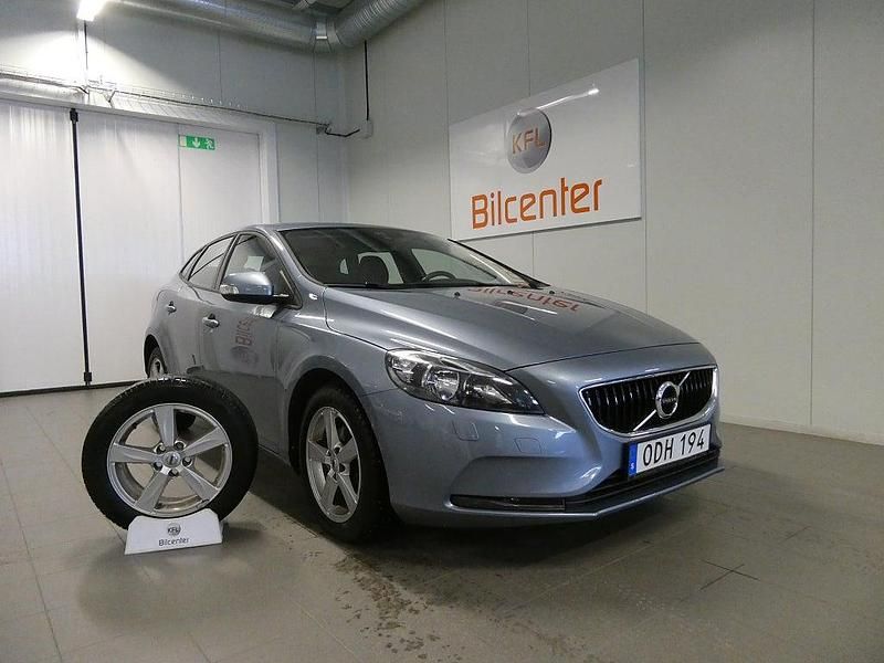 Begagnad Volvo V40 120 HK (88 kW) 2016 Blå Halvkombi