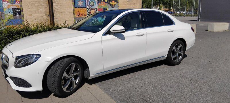 Vit Begagnad 2017 Mercedes E220 Avantgarde Sedan | 270 000 kr (Superpris) - Bild 1/4