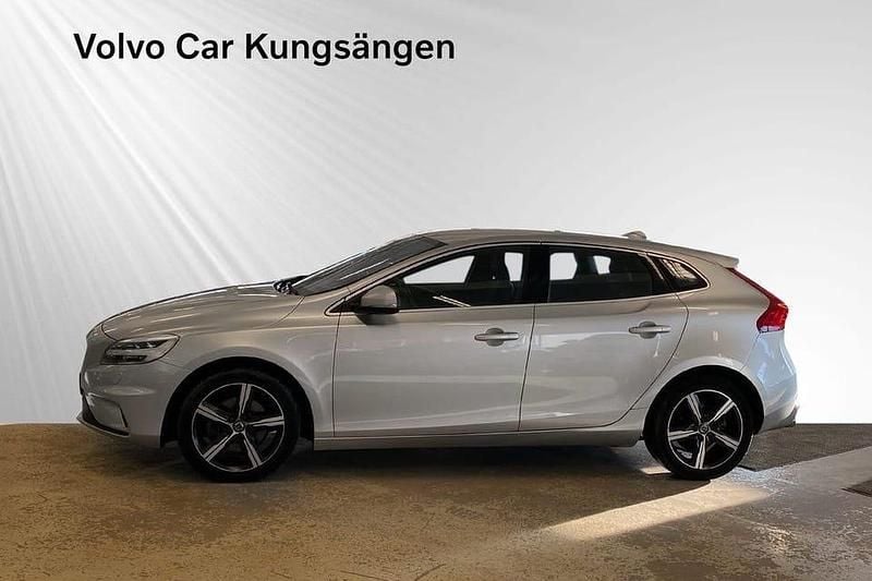 Begagnad Volvo V40 Business Edition 124 HK (91 kW) 2016 Silver Halvkombi
