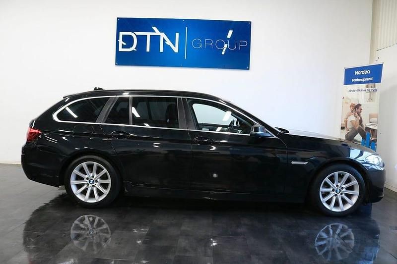 Svart Begagnad 2017 BMW 520 Kombi | 154 500 kr (Superpris) - Bild 1/4