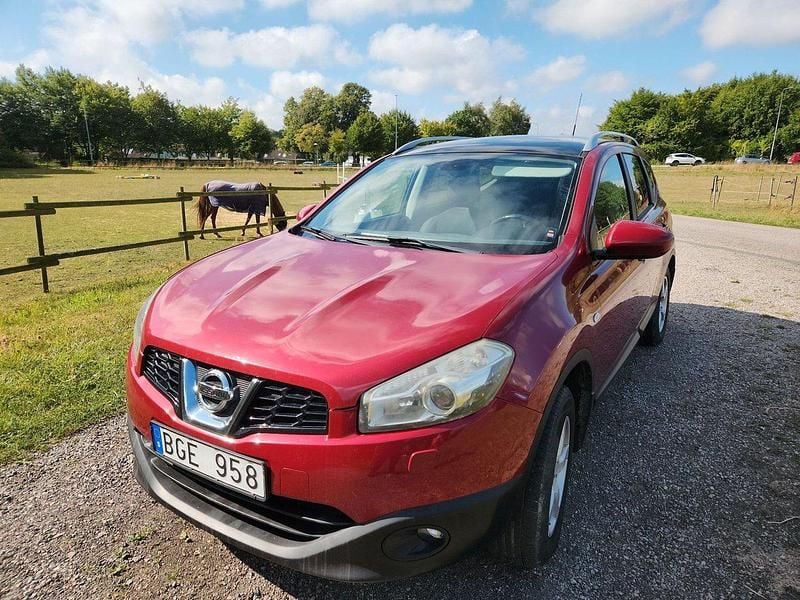 Röd Begagnad 2010 Nissan Qashqai +2 SUV | 26 500 kr (Superpris) - Bild 1/4