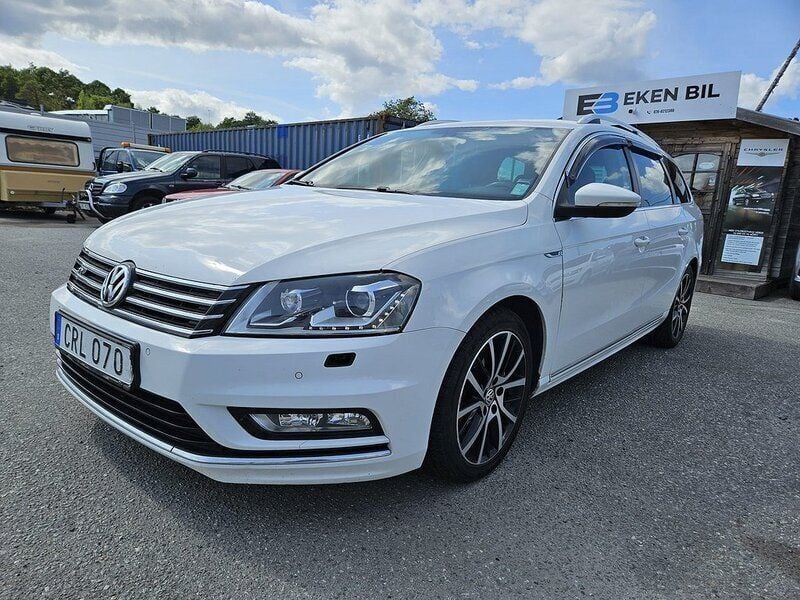 Vit Begagnad 2013 VW Passat Design Kombi | 99 500 kr (Marknadspris) - Bild 1/3