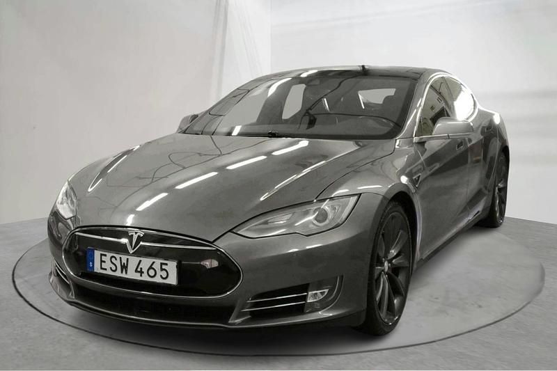 Grå Begagnad 2015 Tesla Model S Halvkombi | 247 000 kr (Marknadspris) - Bild 1/4