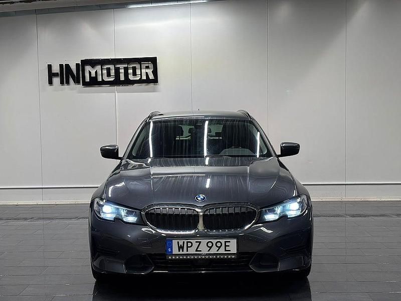 Begagnad BMW 330e Sport Line 184 HK (135 kW) 2022 Grå Kombi