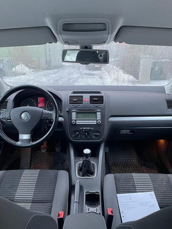 Begagnad VW Golf VI 102 HK (75 kW) 2008 Halvkombi