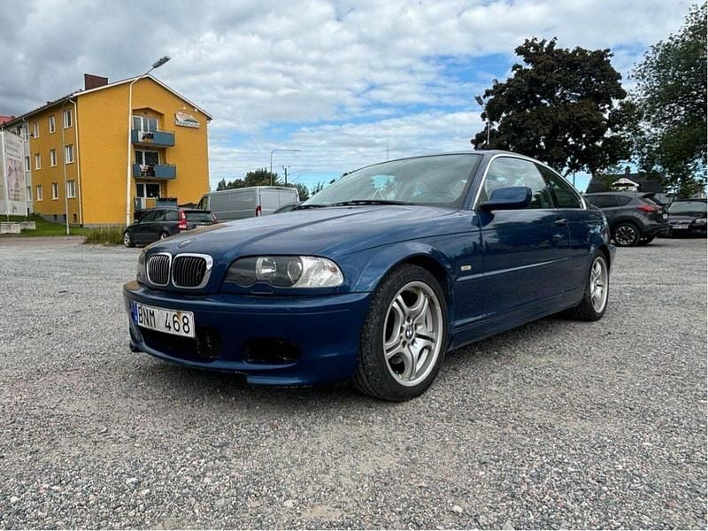 Blå Begagnad 2002 BMW 325 Sportkupé | 39 000 kr - Bild 1/4