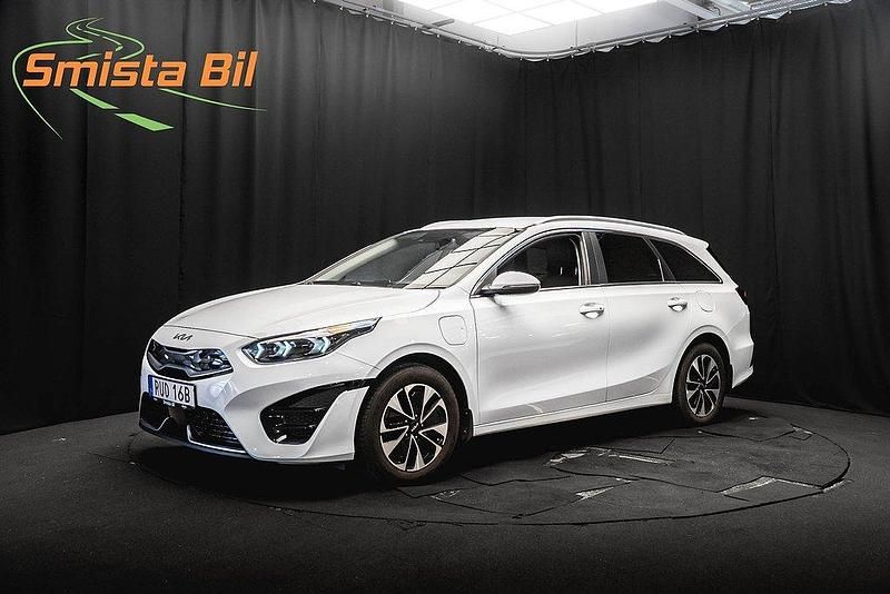 Vit Begagnad 2022 Kia Ceed Advance Kombi | 238 600 kr - Bild 1/3