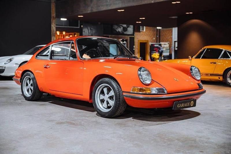 Begagnad Porsche 911 125 HK (91 kW) 1970 Röd Sportkupé