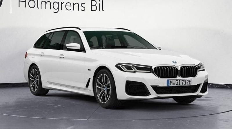 Alpinvit Begagnad 2022 BMW 530 M Sport Kombi | 369 500 kr - Bild 1/4