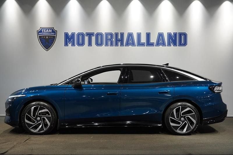 Blå Begagnad 2025 VW ID.7 Pro Halvkombi | 539 900 kr (Dyr) - Bild 1/4