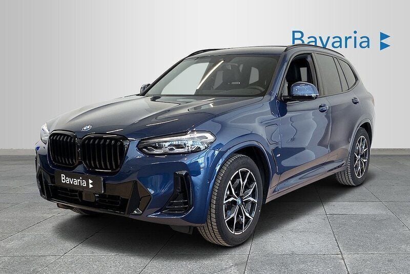 Blå (blue) Begagnad 2023 BMW X3 M Sport SUV | 539 700 kr (Marknadspris) - Bild 1/4