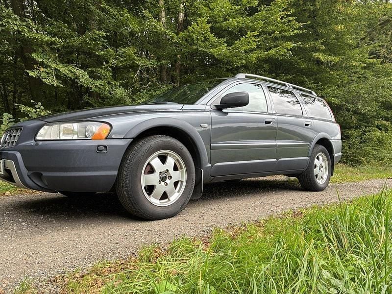 Grå Begagnad 2006 Volvo XC70 SUV | 39 000 kr (Marknadspris) - Bild 1/4