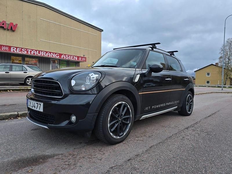 Svart metallic Begagnad 2015 Mini Cooper D Countryman SUV | 115 000 kr (Marknadspris) - Bild 1/3