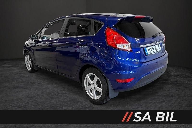 Begagnad Ford Fiesta Titanium 101 HK (74 kW) 2015 Blå