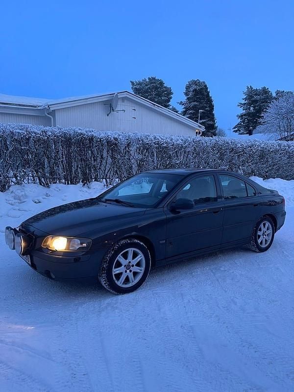 Begagnad 2001 Volvo S60 Sedan | 18 000 kr (Bra pris) - Bild 1/4