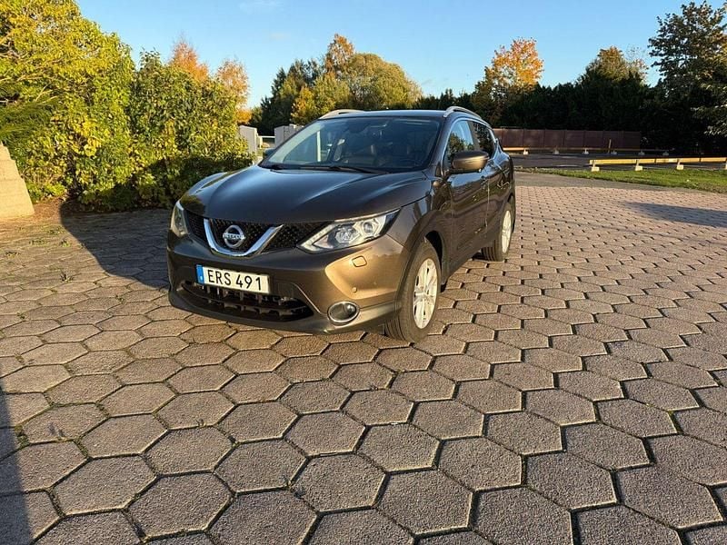 Brun Begagnad 2015 Nissan Qashqai SUV | 93 000 kr (Marknadspris) - Bild 1/4