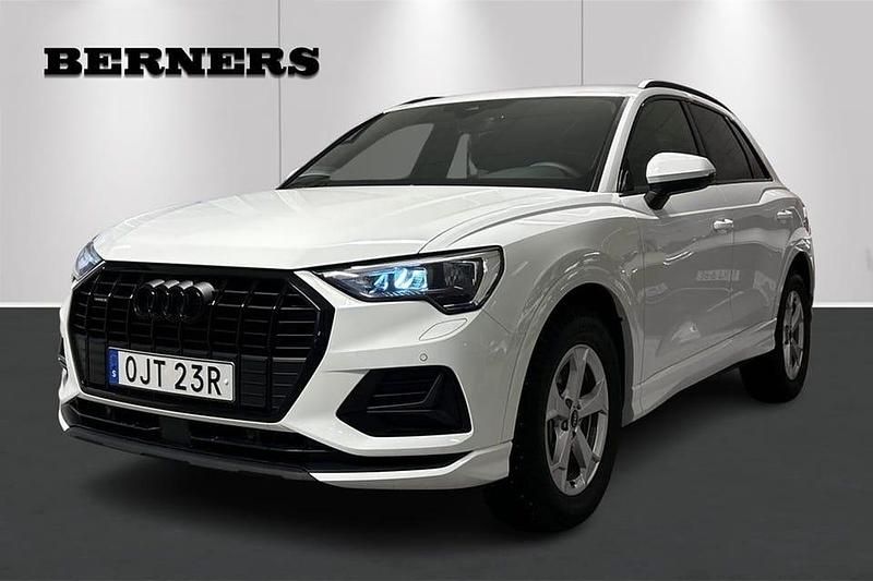Vit Begagnad 2024 Audi Q3 Advanced Plus SUV | 399 900 kr (Marknadspris) - Bild 1/4