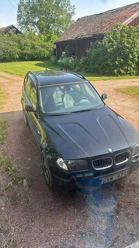 Svart Begagnad 2004 BMW X3 SUV | 59 000 kr (Marknadspris) - Bild 1/1