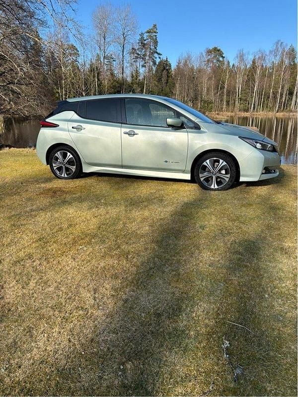Grön Begagnad 2018 Nissan Leaf Halvkombi | 129 000 kr (Marknadspris) - Bild 1/4