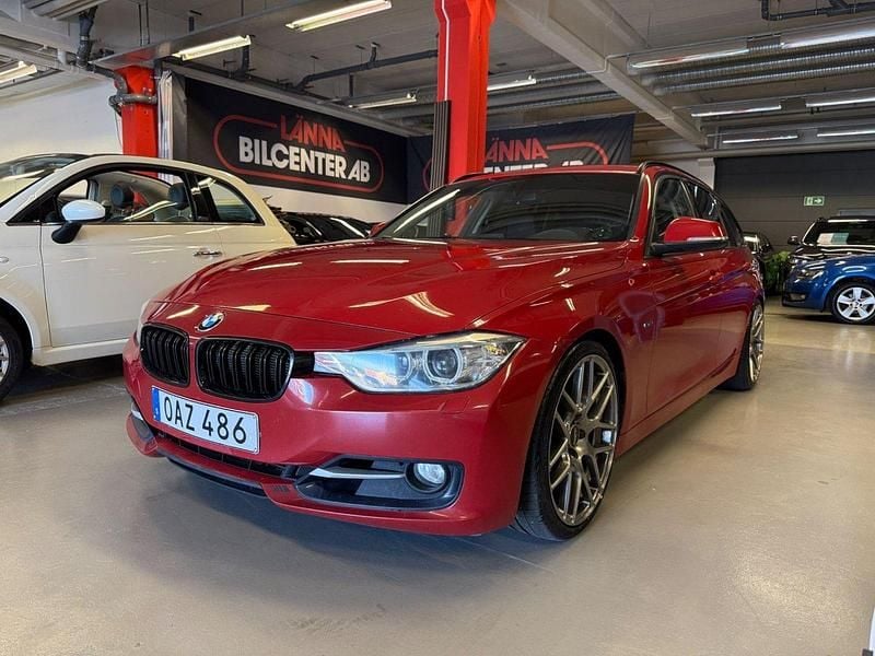 Röd Begagnad 2013 BMW 320 Sport Line Kombi | 79 000 kr (Superpris) - Bild 1/4