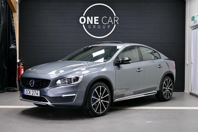 Grå Begagnad 2017 Volvo S60 CC Summum Sedan | 229 800 kr (Dyr) - Bild 1/4