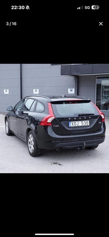 Svart Begagnad 2013 Volvo V60 Kinetic Kombi | 117 000 kr (Marknadspris) - Bild 1/3