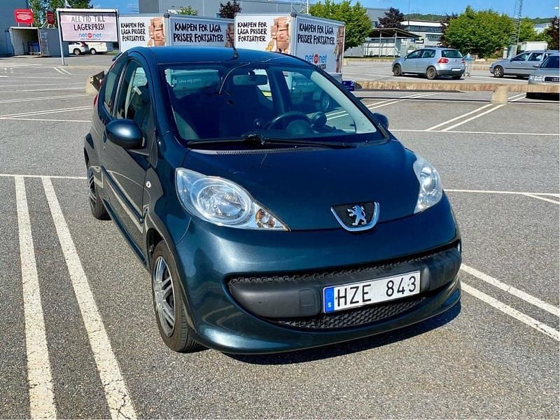 Grå Begagnad 2009 Peugeot 107 Halvkombi | 27 000 kr (Marknadspris) - Bild 1/4