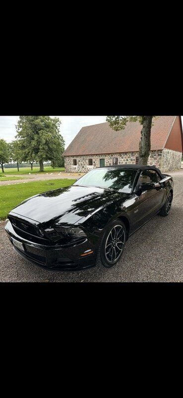 Svart Begagnad 2014 Ford Mustang GT Convertible Cab | 350 000 kr (Lite dyr) - Bild 1/4