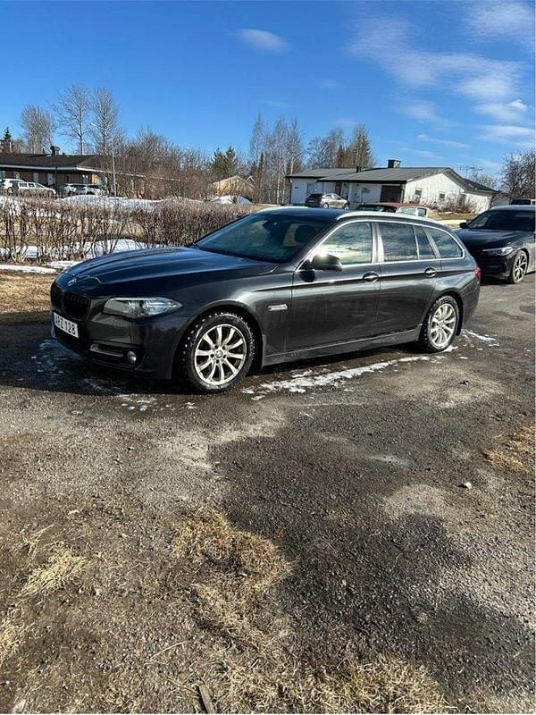 Grå Begagnad 2014 BMW 520 Kombi | 80 000 kr (Superpris) - Bild 1/4