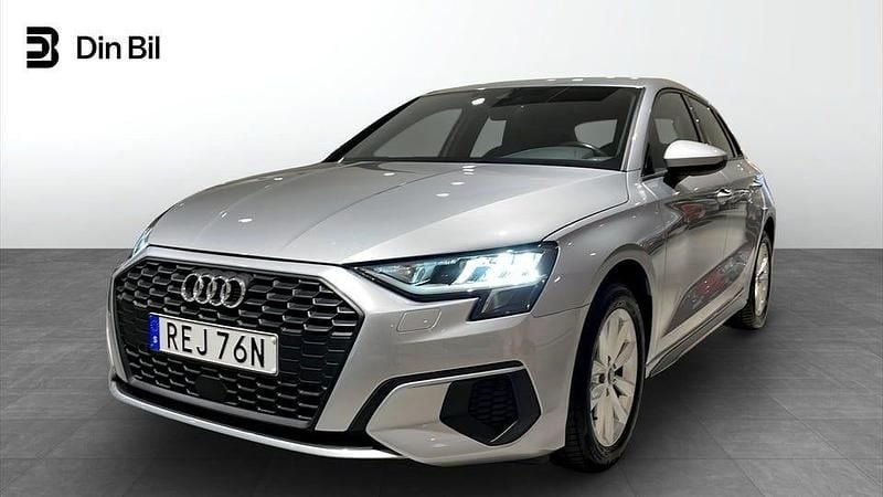 Florettsilver metallic Begagnad 2023 Audi A3 Proline Sedan | 229 000 kr (Bra pris) - Bild 1/4