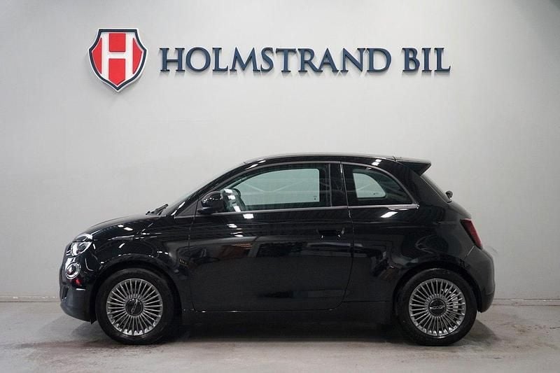 Svart Begagnad 2022 Fiat 500e Halvkombi | 184 900 kr (Dyr) - Bild 1/4