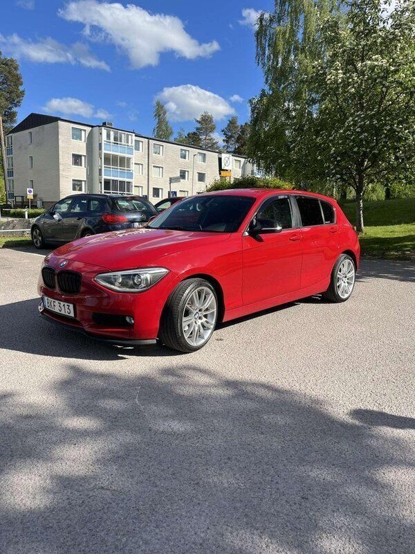 Röd Begagnad 2014 BMW 116 Halvkombi | 85 000 kr (Bra pris) - Bild 1/4